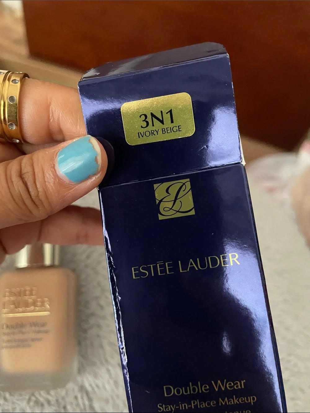 Estee Lauder Double Wear Foundation - Ivory Beige with Navy Box